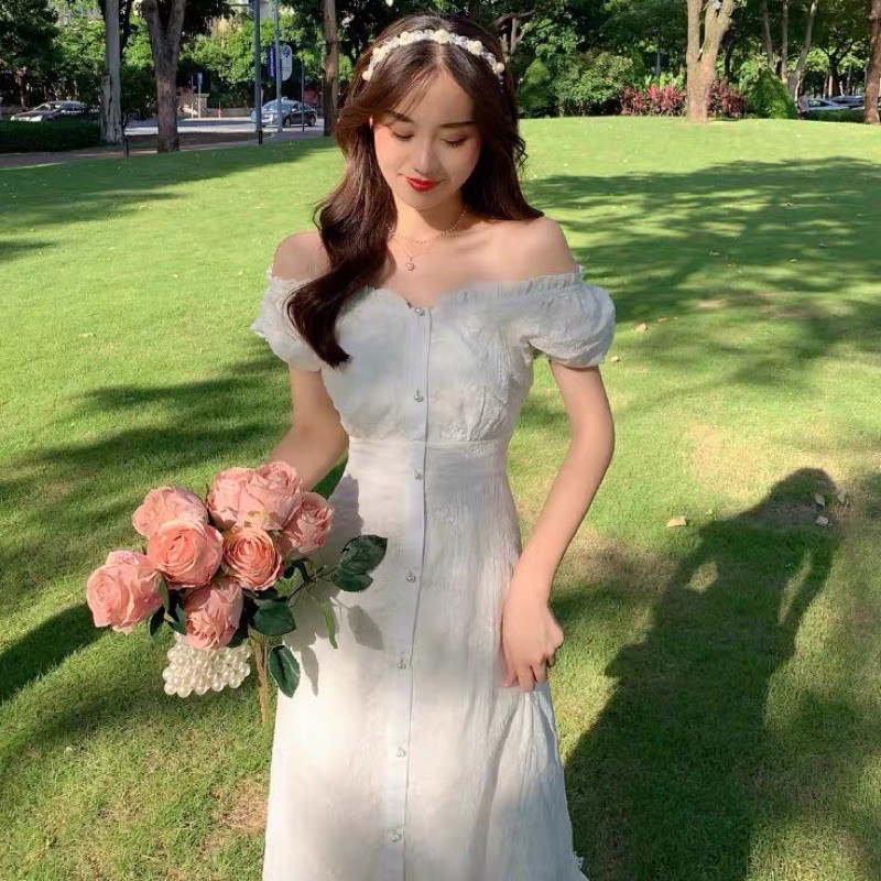 Váy trắng trễ vai chụp kỉ yếu tay bồng. Đầm maxi trắng hoa nhí dáng xoè đuôi cá hình thật cuối