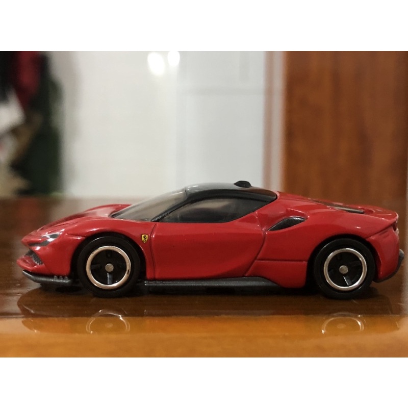 Xe mô hình Ferrari 1:64
