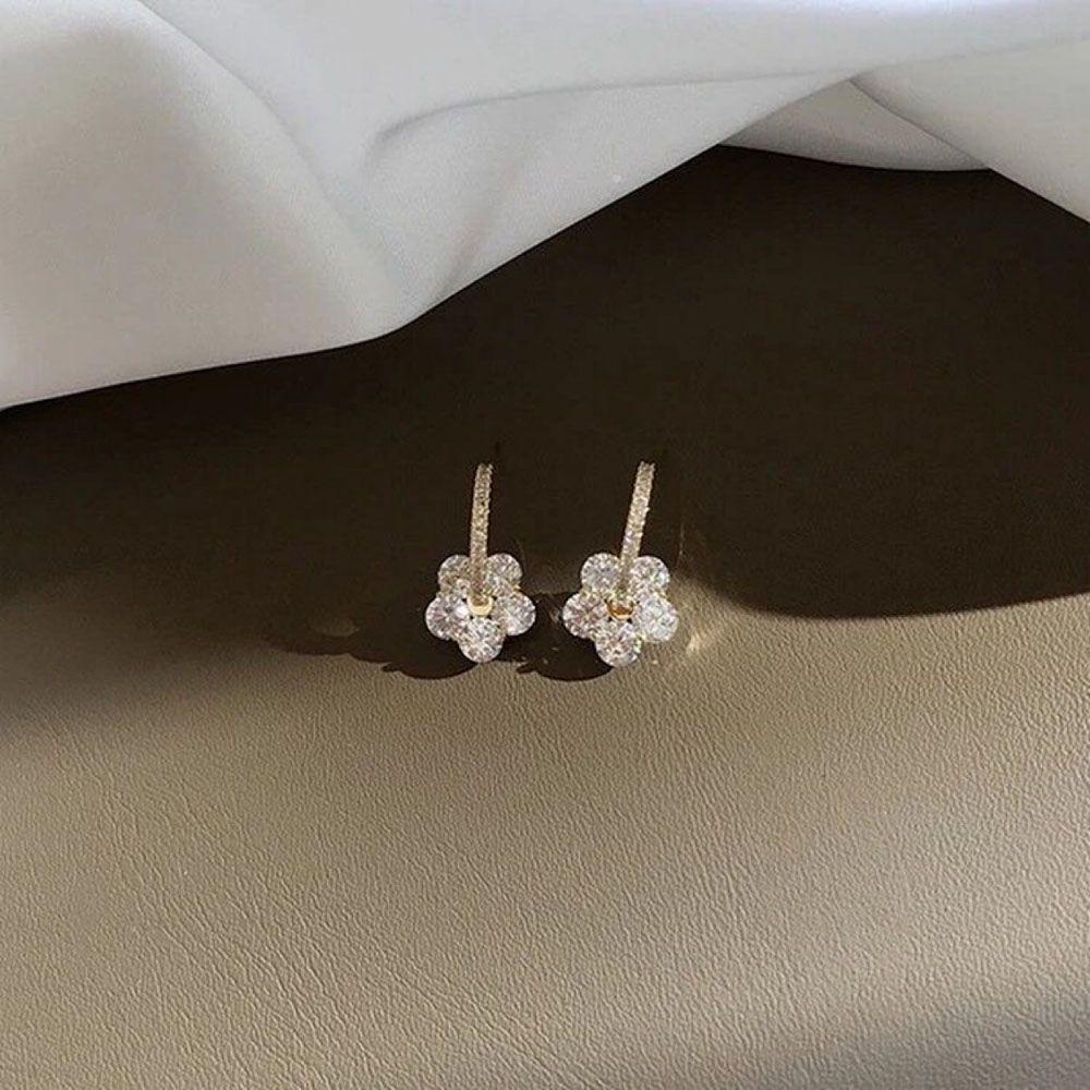 Khuyên Tai Vòng Lắc Lư Đính Hoa Lấp Lánh Ngọt Ngào Đơn Giản Cho Nữ