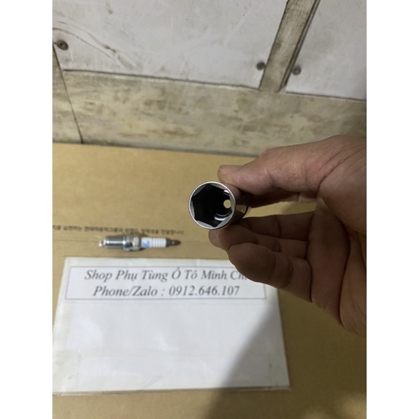 Tuýp tháo bugi có hít