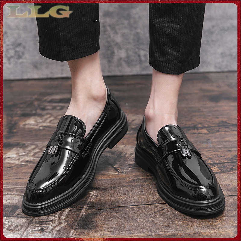 Giày Da Bóng Mũi Nhọn Đế Mềm Phong Cách Retro Anh Quốc Cho Nam