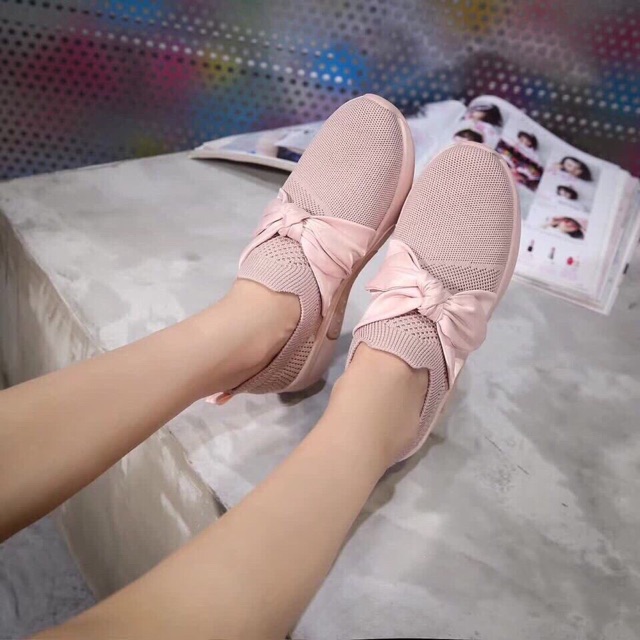 Giày thể thao nơ