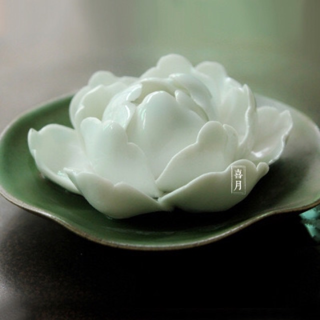 Đế cắm nhang trầm: Bông Súng- Mẫu Đơn- cắm nhang trầm