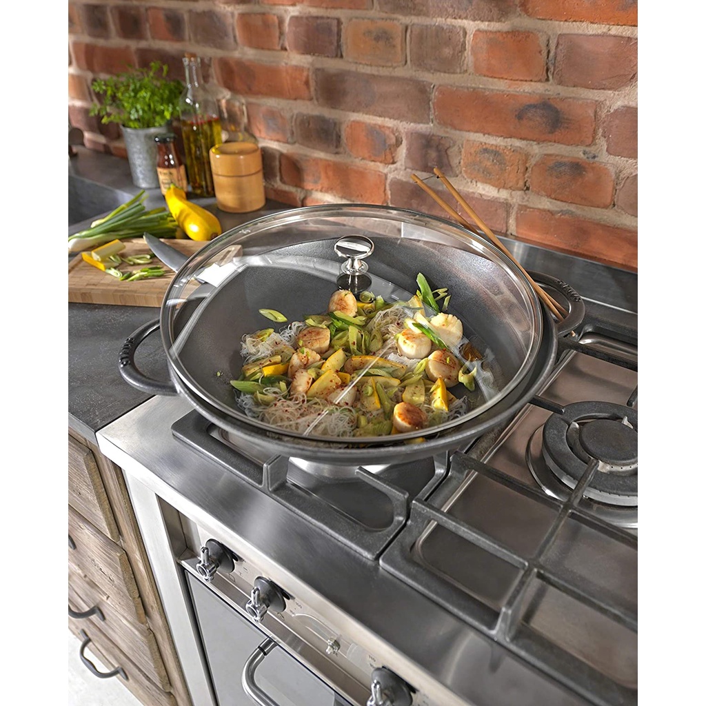 Chảo WOK STAUB WOK CHE 30cm có nắp màu đỏ