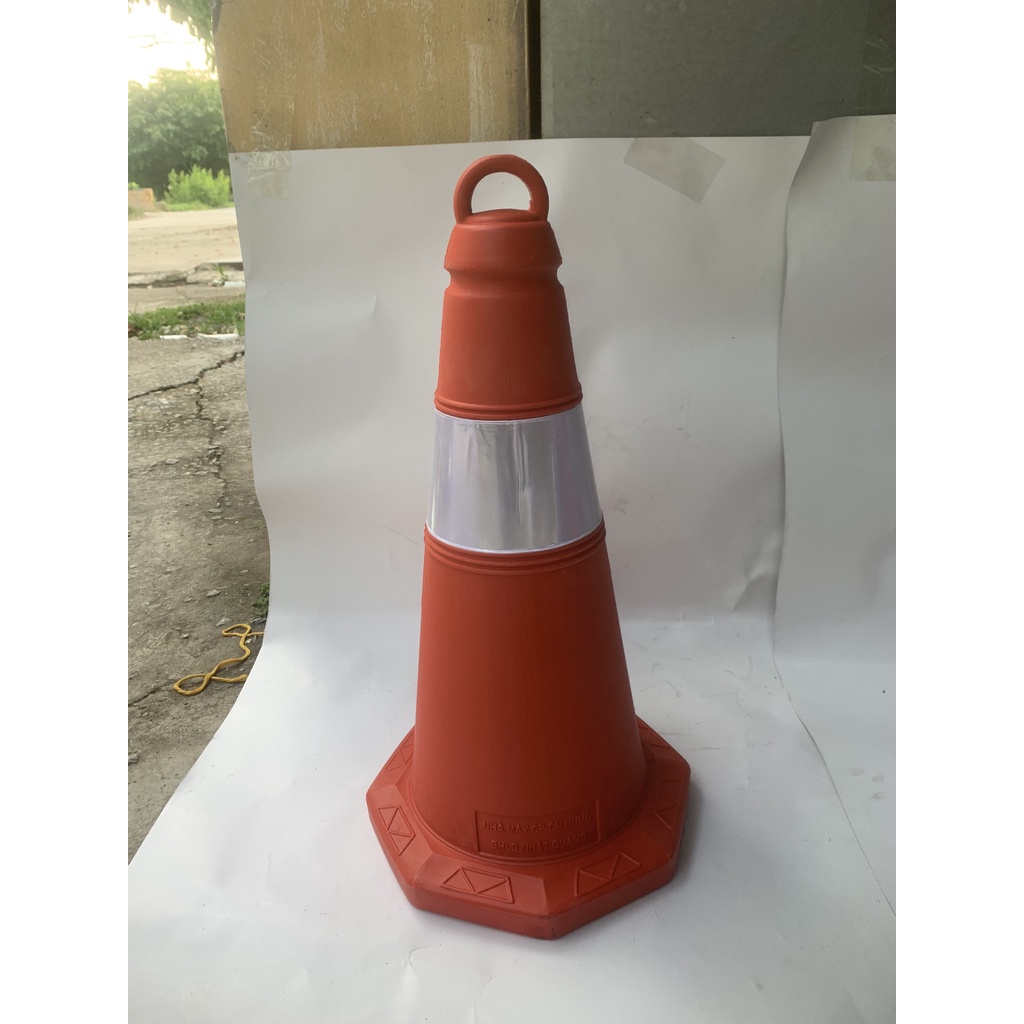 Cọc tiêu nhựa Nhật Quang đỏ phản quang trắng