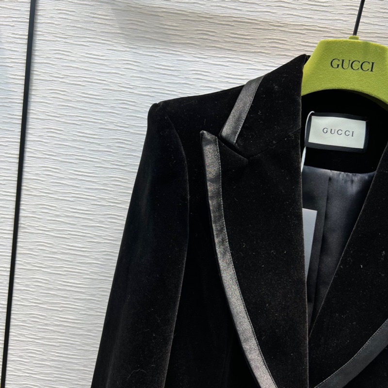 Bộ vest cưỡi ngựa cho nữ gồm áo vest nhung và quần ngố ống bó thương hiệu thời trang cao cấp Gucci GC