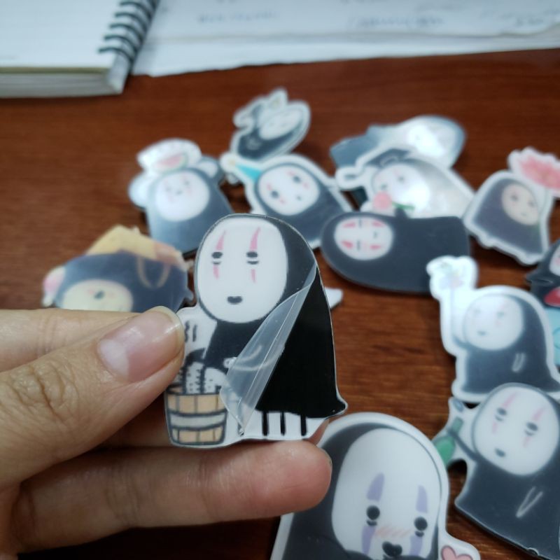 Huy hiệu Vô Diện nhỏ siêu cute