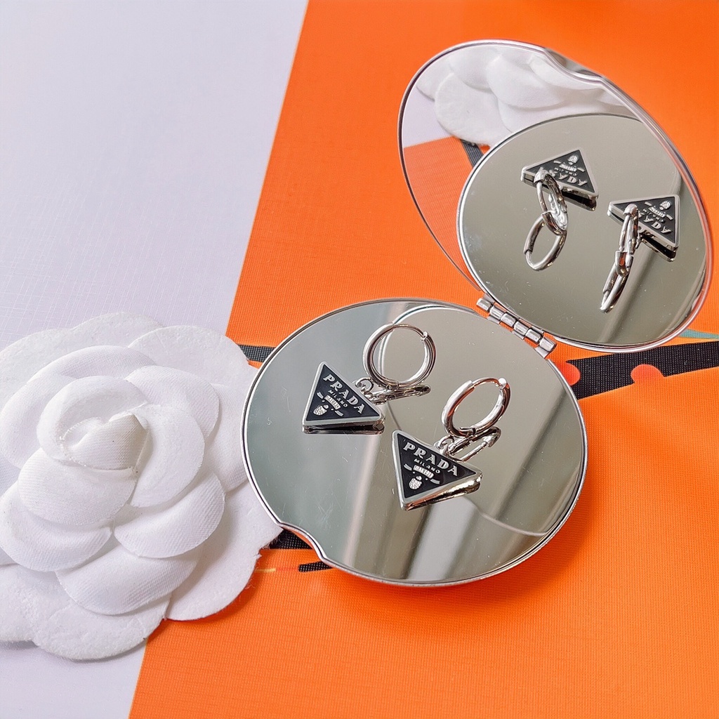 PRADA Bông Tai Chữ P Bằng Thép Titan Thời Trang Cho Nữ