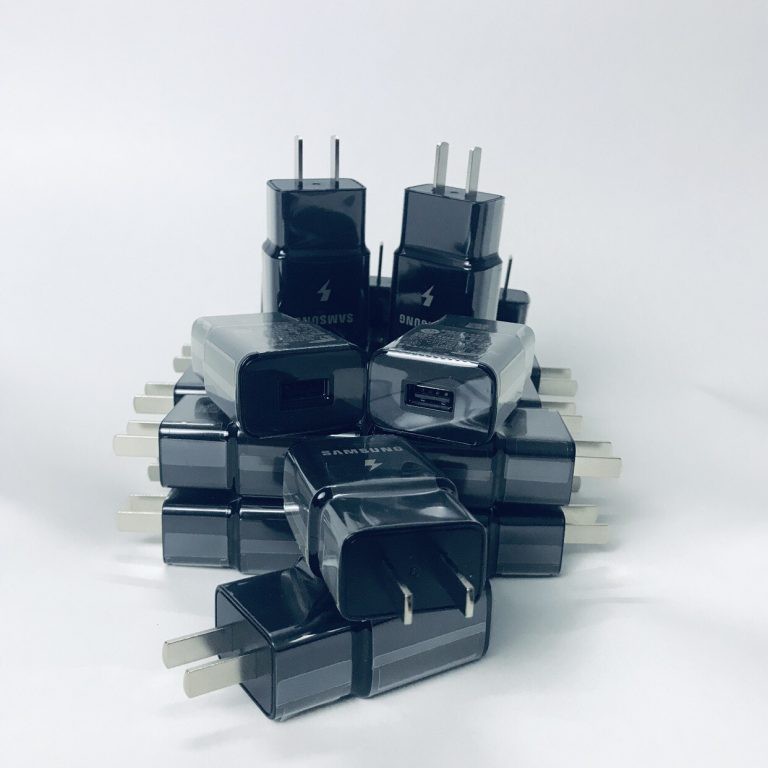 Cục Sạc Nhanh Samsum S10  ĐEN – Chân dẹp  Nguồn vào: 100 – 240V  50- 60 Hz 0.7A