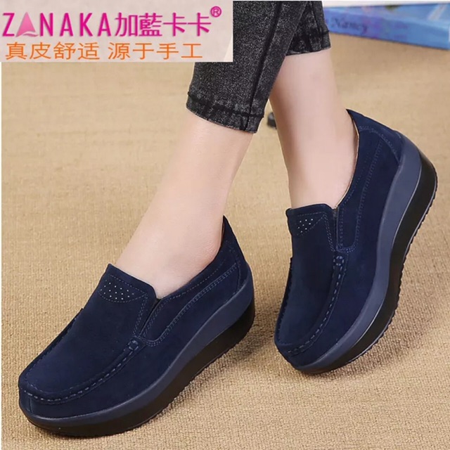 Giày slip on đế cao của zanaka và sesdad hàng hiệu giá bình dân chỉ từ 320k đến 360k được đôi giày êm hết ý luôn đấy ạ..