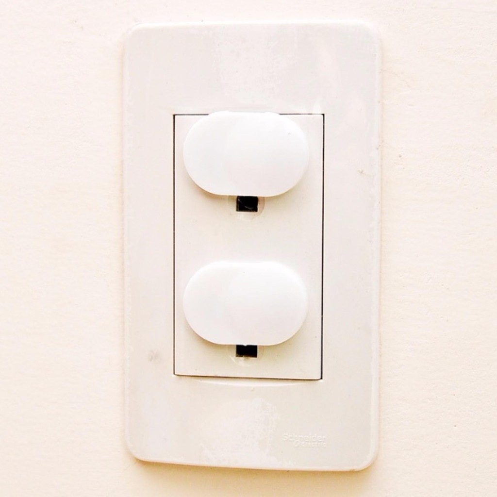 Nút bịt ổ điện bằng nhựa trắng an toàn cho bé (1 chiếc)