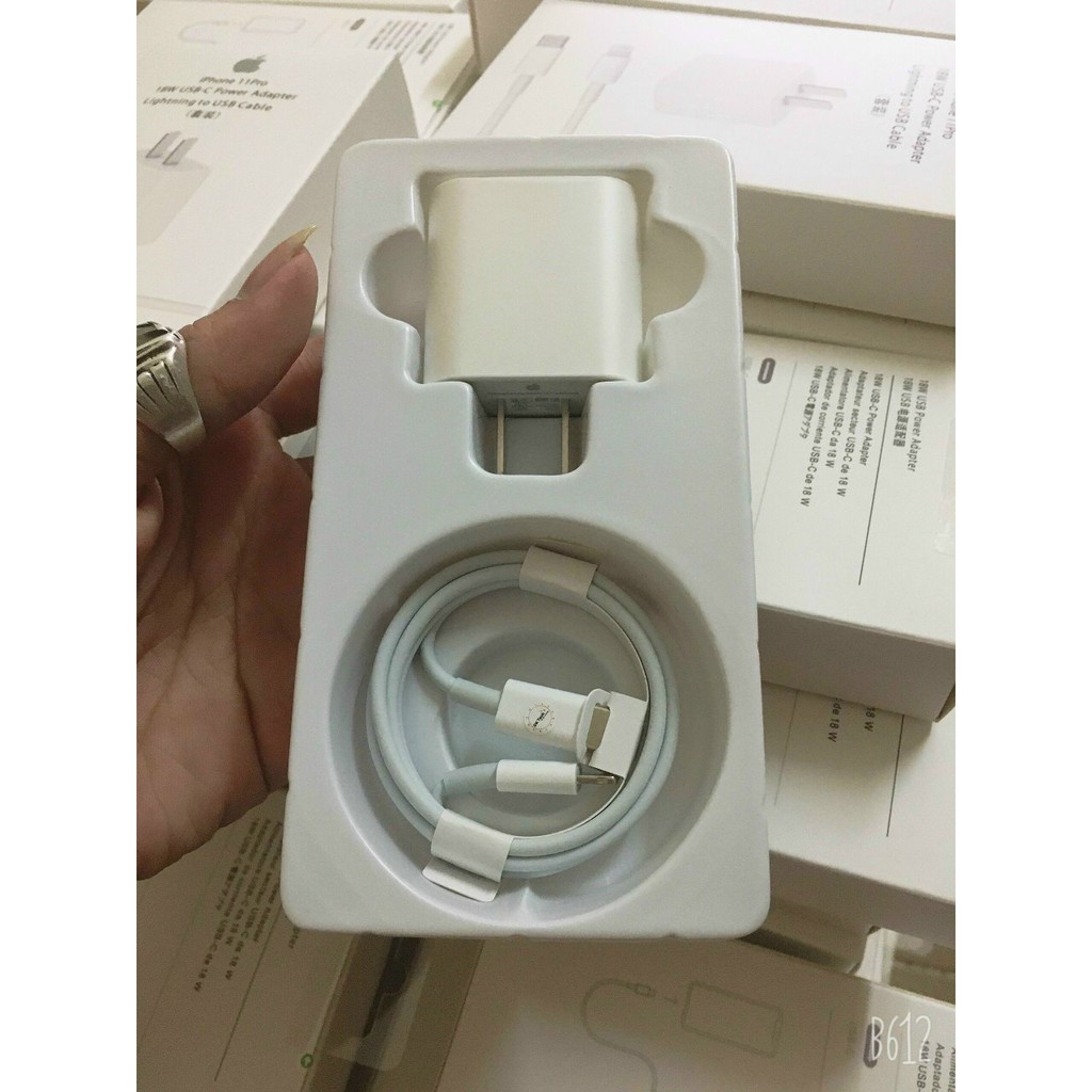 Sạc nhanh iphone, bộ sạc 18w kèm dây hỗ trợ sạc tất cả các dòng iphone có sạc nhanh. Công nghệ PD bảo hành 12 tháng