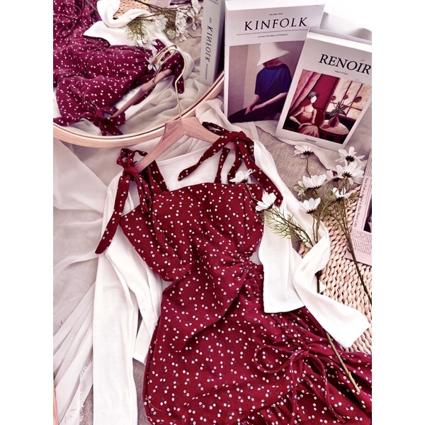 SET ĐẦM HOA ĐỎ NƠ VAI RÚT NHÍU + ÁO KHOÁC TRẮNG