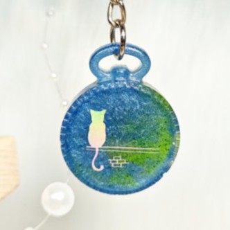 Móc khoá có Chú Mèo trên hàng gạch - Móc khoá resin khuôn đồng hồ bỏ túi độc đáo - Nhận làm theo yêu cầu