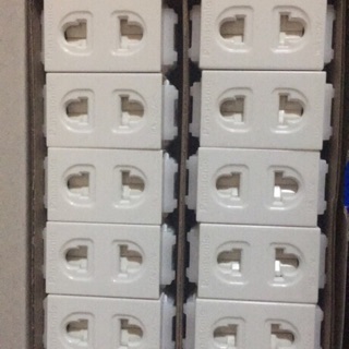 Hạt ổ cắm to có màn che panasonic ƯEV1081-7SW