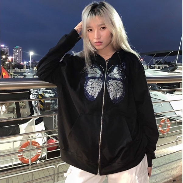 Áo khoác nữ form rộng hoạ tiết bươm bướm đính đá có mũ