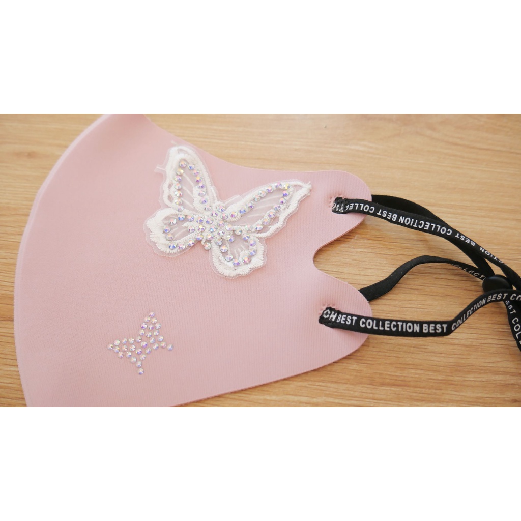 Khẩu trang xu cấp độ 5 hình bướm quai thêu chữ đẹp lạ