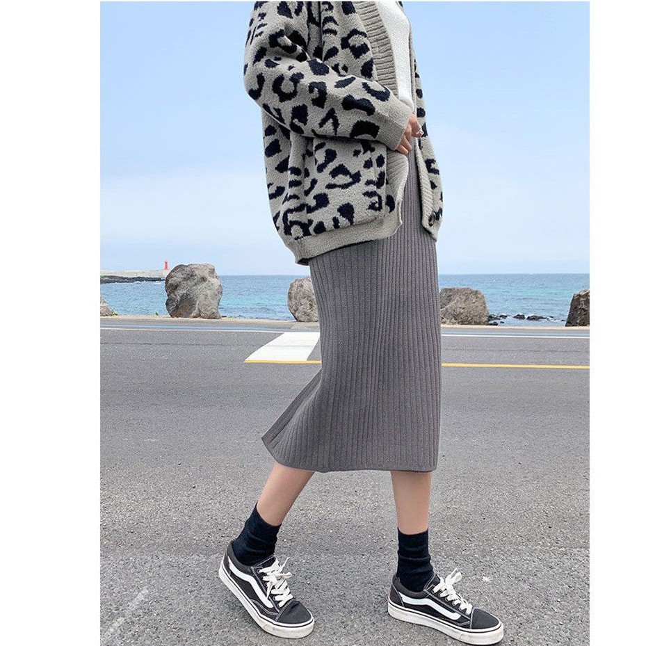 Chân váy len gân dáng dài qua gối xẻ vạt/ xẻ tà thu đông cực dễ phối đồ hot ulzzang, chân váy len tăm co giãn ôm dáng | BigBuy360 - bigbuy360.vn