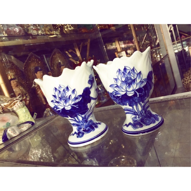 Lọ hoa để Phật thủ