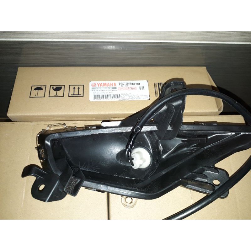 Xi nhan sau bên trái Xe Grande 2BM KHÁCH HÀNG XEM THẬT KỸ SP TRƯỚC KHI CHỌN.