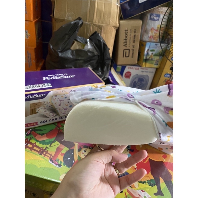 GỐI CAO SU NON CHO BÉ QUÀ TẶNG TỪ SỮA PEDIASURE Ruột Gối Được Làm Từ Cao Su Non Tổng Hợp Áo Gối Vải Thun Lạnh 4 Chiều