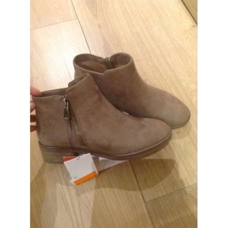 BOOT BERSHKA