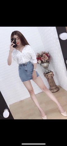 Áo sơ mi chấm bi cổ chữ V cực hot