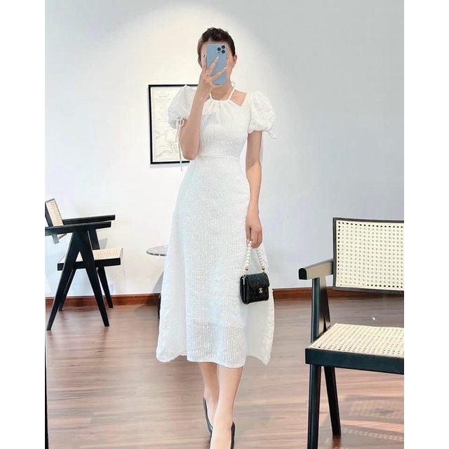 Đầm dự tiệc ren kim cương cổ yếm siêu xinh