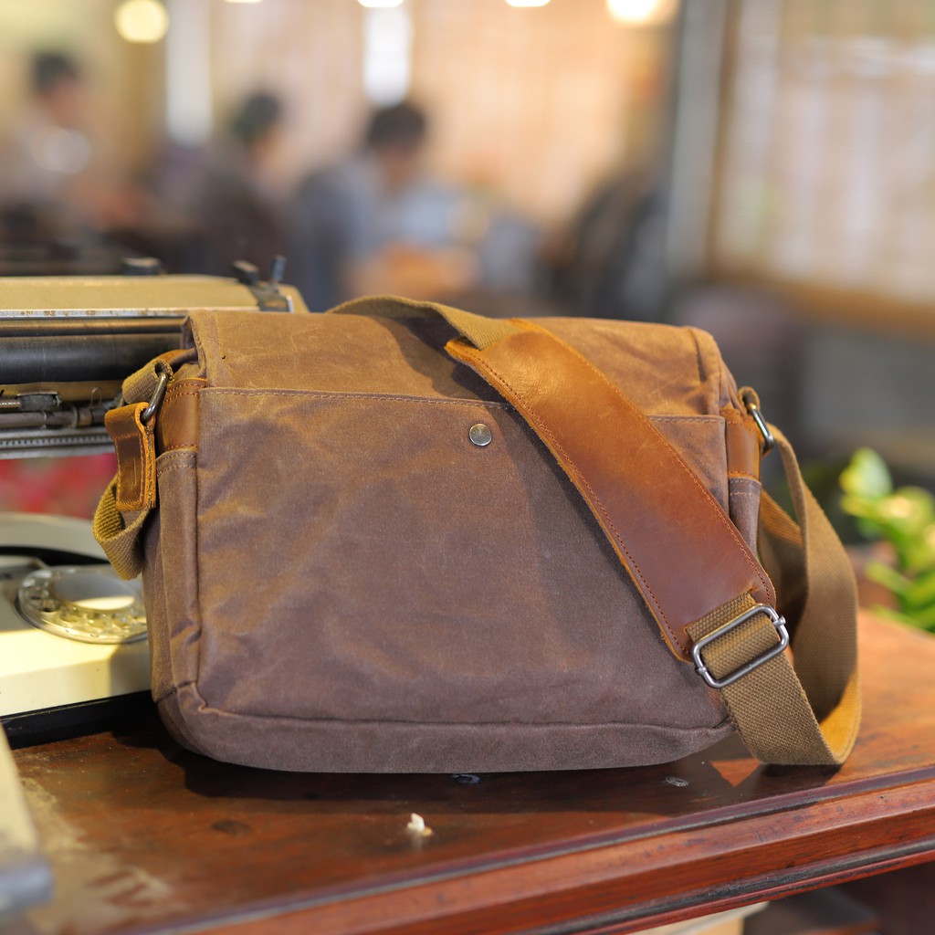 TÚI ĐEO CHÉO MINI SÁP XỊN SÒ 🎁CÓ CHỐNG SỐC ĐỰNG MÁY ẢNH LÀM QUÀ TẶNG CHO BẠN BÈ SIÊU NGẦU, VẢI SÁP WAX, CHỐNG NƯỚC | BigBuy360 - bigbuy360.vn