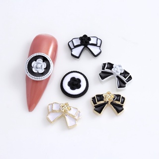 Cham thương hiệu gắn móng nail