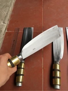 dao phay pha để thái chặt thịt gà