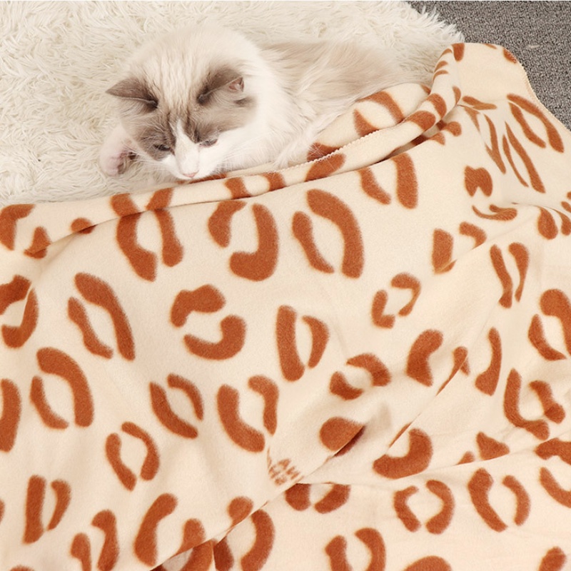 Thảm ngủ dày dặn giữ ấm mùa thu đông cho thú cưng