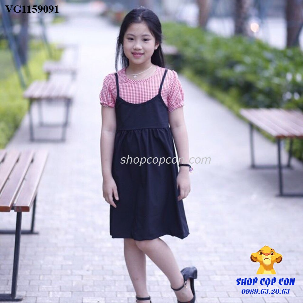 Đầm yếm đen phối caro đỏ