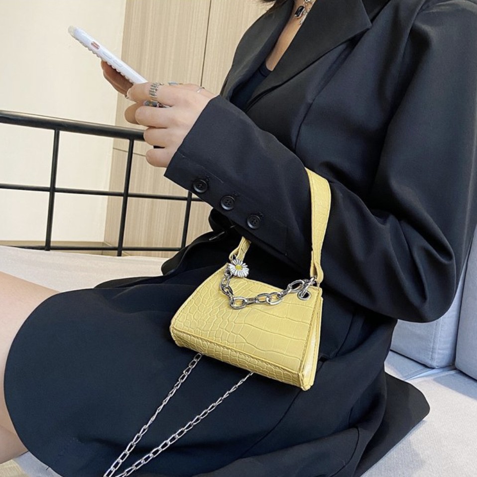 Túi mini hoa cúc vân cá sấu