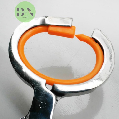 Kìm bấm mũi bò vòng nhựa có chốt 5.5cm
