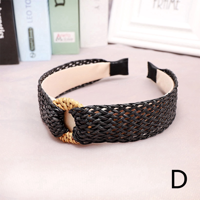 Cài tóc đơn giản phong cách Hàn Quốc cho nữ