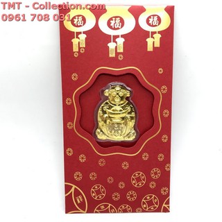 Bao Lì Xì Thần Tài Mạ Vàng Thường, bao lì xì đỏ đi kèm với một mặt hình Thần Tài được khắc đầy tinh xảo - SP000279