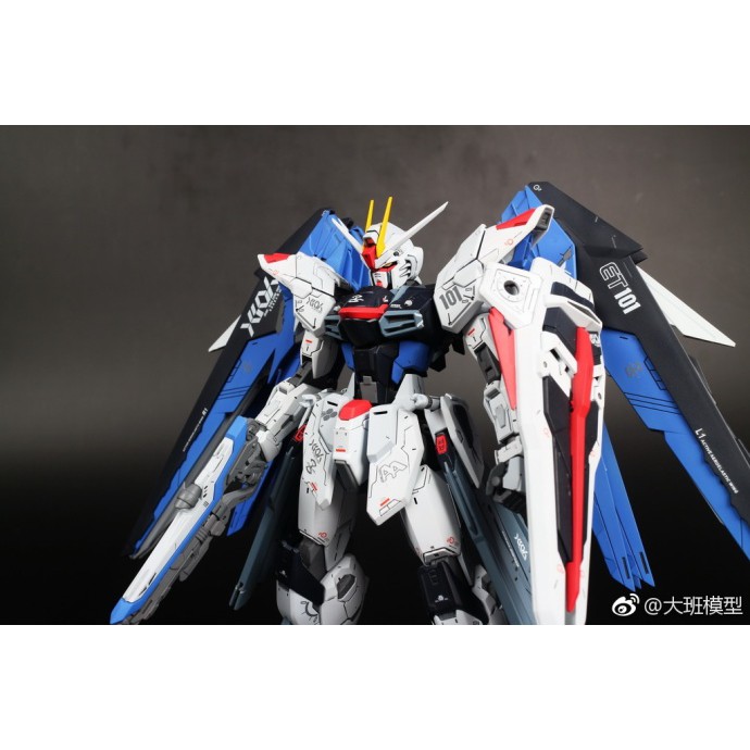 Mô Hình Lắp Ráp Gundam MG 6650 Freedom 2.0 (Daban) (tặng kèm base)