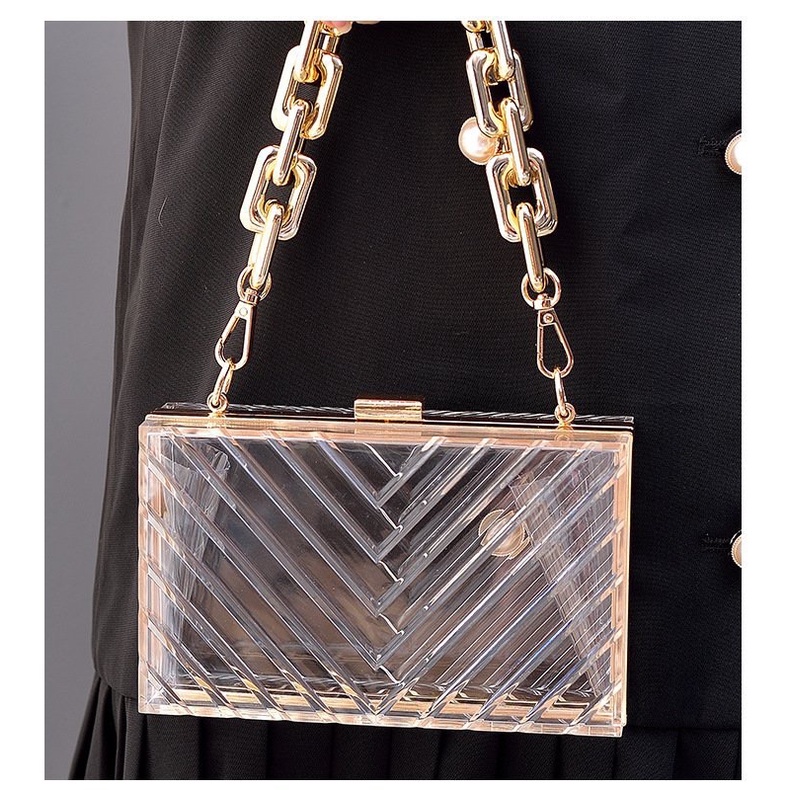 Ví clutch trong suốt phối quai xích cá tính