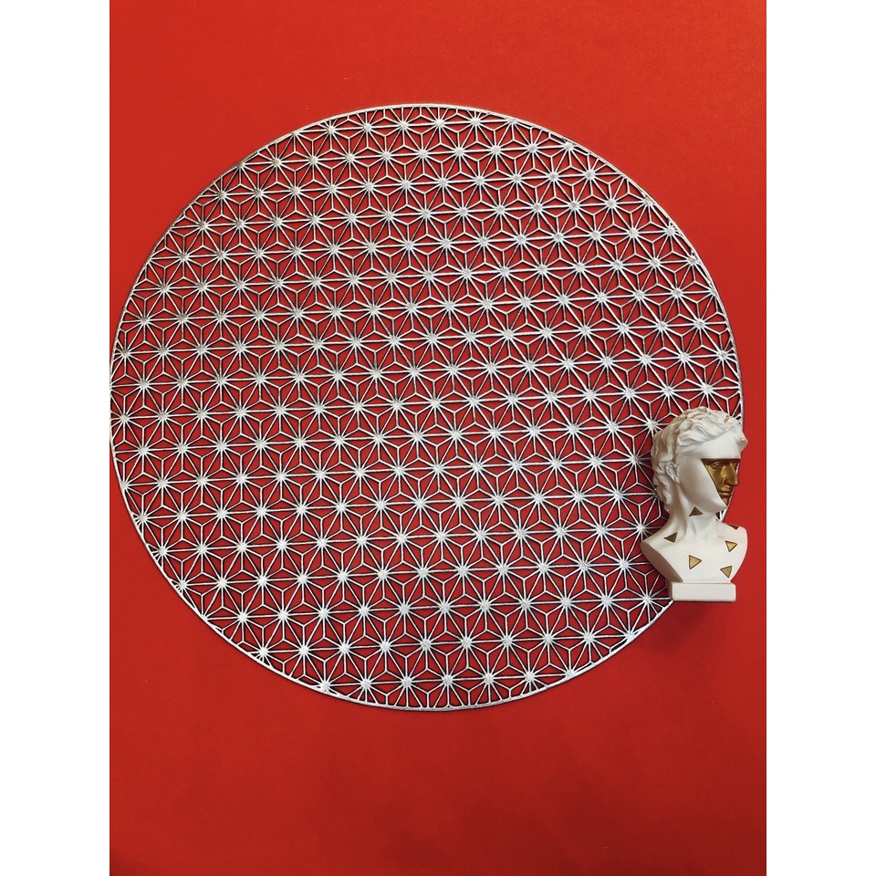 Tấm lót bàn ăn, lót lọ hoa, placemat, nhựa dẻo màu bạc , đường kính 38cm, xinh, rẻ, tiện lợi