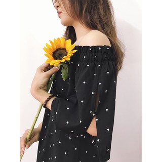 Đầm bẹt vai chấm bi, thiết kế