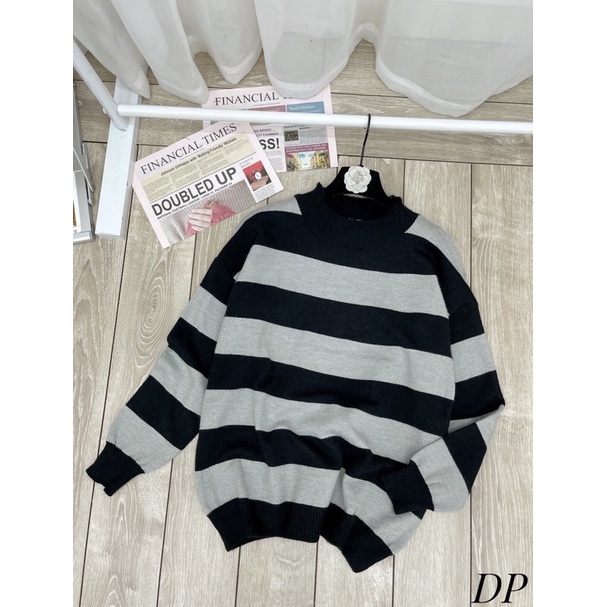 Áo len kẻ khoét một bên vai