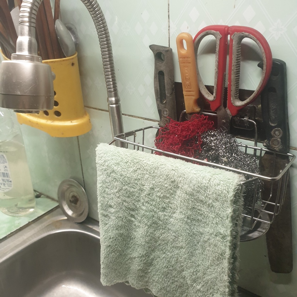 Khay Inox đựng đồ rửa bát gắn vòi , Giá Inox treo tường nhà bếp đa năng tiện lợi
