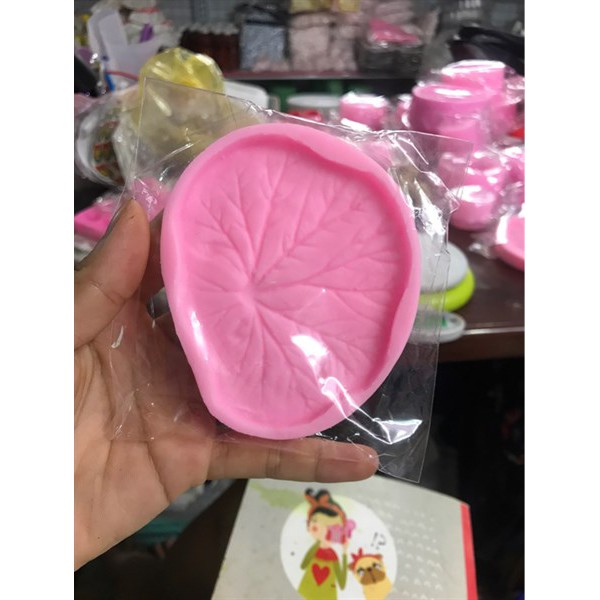 Khuôn Silicone 4D Lá Sen 9*8 Cm Có Gờ