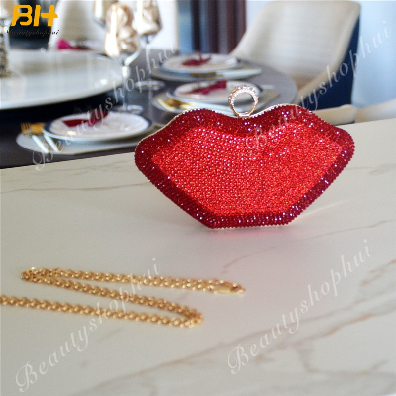 Túi xách nữ đính đá hình đôi môi độc đáo