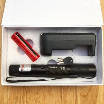 Đèn Laser 303   tia xanh/dỏ cực sáng chiếu xa 3km