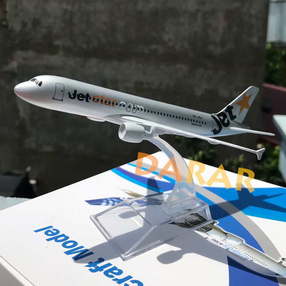 Mô Hình Máy Bay - Máy bay mô hình Jetstar Airways đúc Kim Loại có kèm đế trưng bày