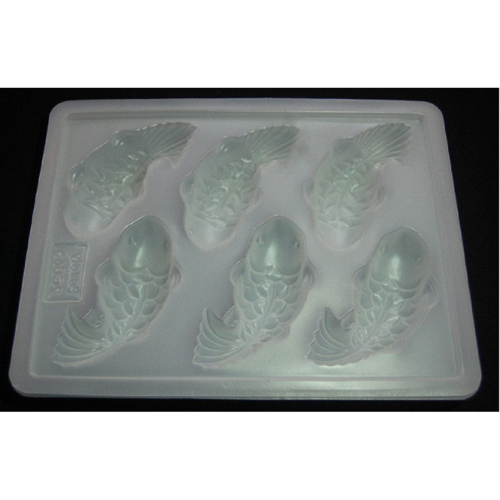 Khuôn hình 6 con cá