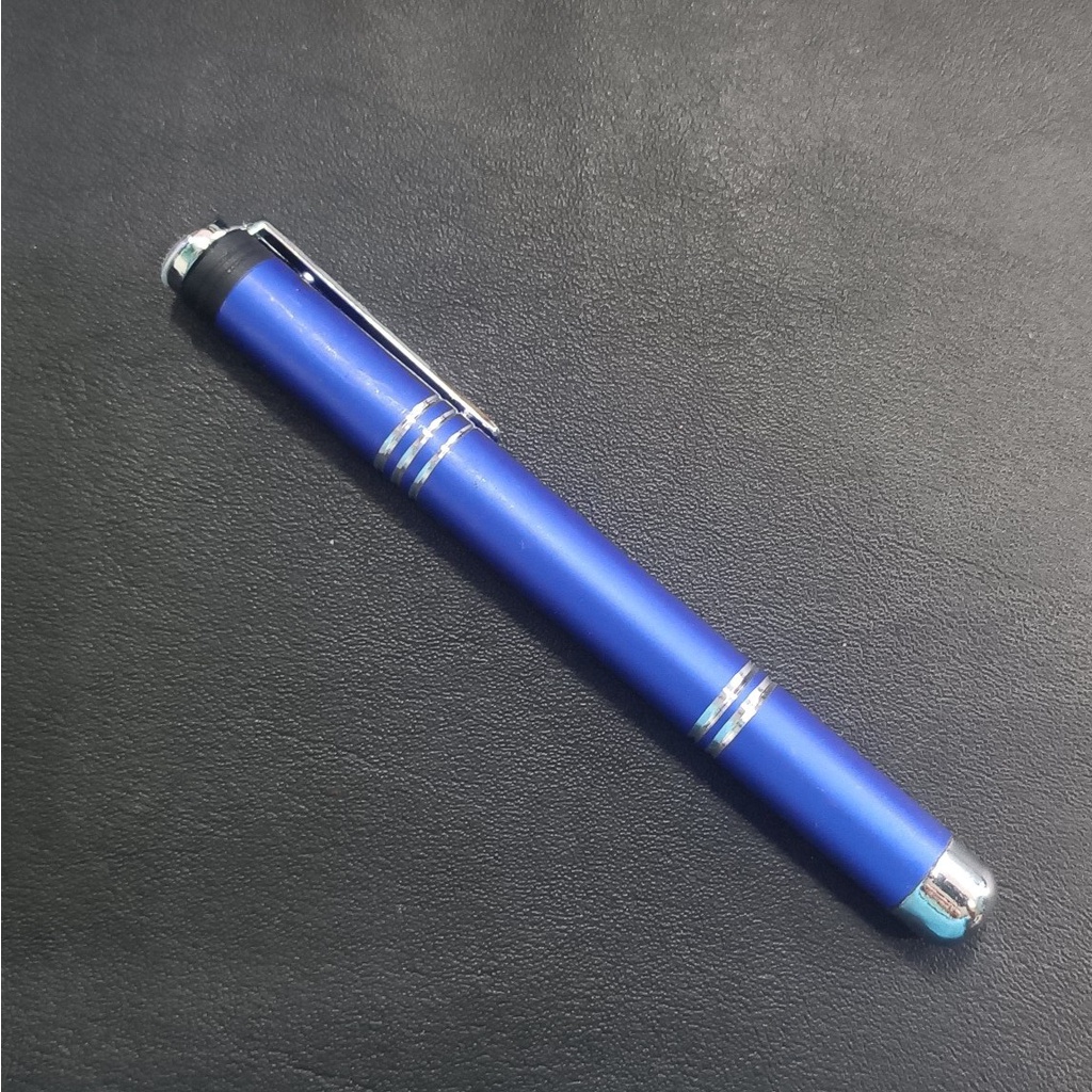 Đèn pin khám tai mũi họng dạng bút ánh sáng vàng