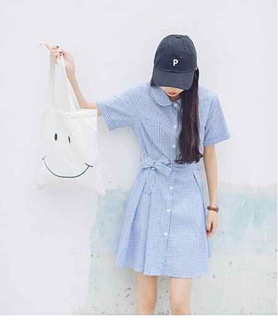Váy kẻ cổ sen